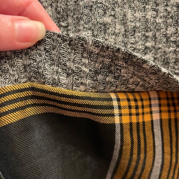 Size small women’s long sleeved shirt. Zipper detailing. Like new. - Picture 2 of 3